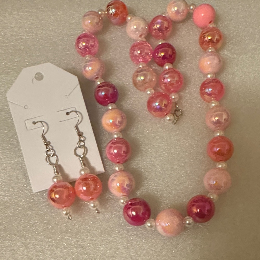 Vibrant, pink and fuchsia pink beads necklace set